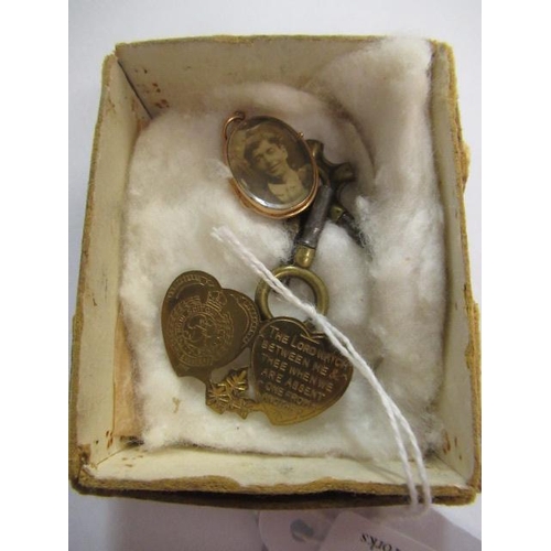 286 - YELLOW METAL LOCKET ETC