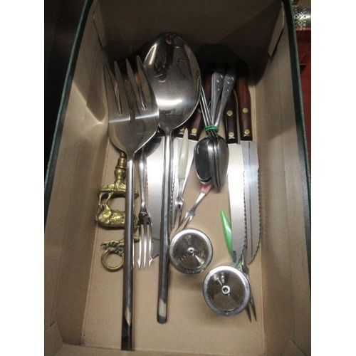 433 - BOX OF CUTLERY AND STAG SHOE HORN