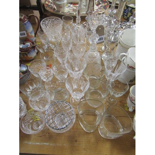 455 - QUANTITY OF GLASS