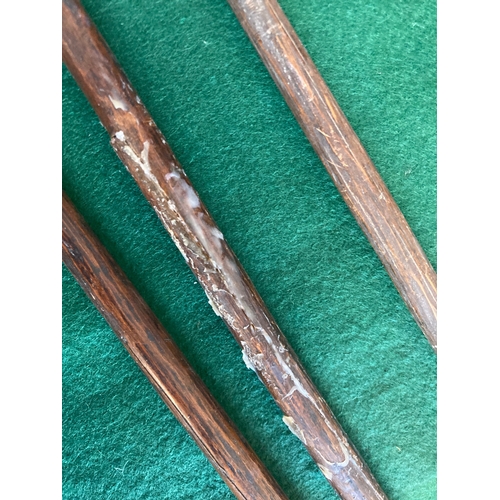 419 - EIGHT AFRICAN SPEARS, comprising six throwing spears, and two thrusting spears with hooked blades, w... 