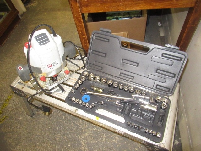 ROUTER AND SOCKET SET