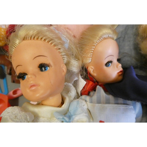 112 - Four Sindy dolls and a collection of Sindy associated clothing and accessories (qty)
