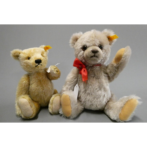 123 - Two Steiff collector's teddy bears, comprising a 10 1/2