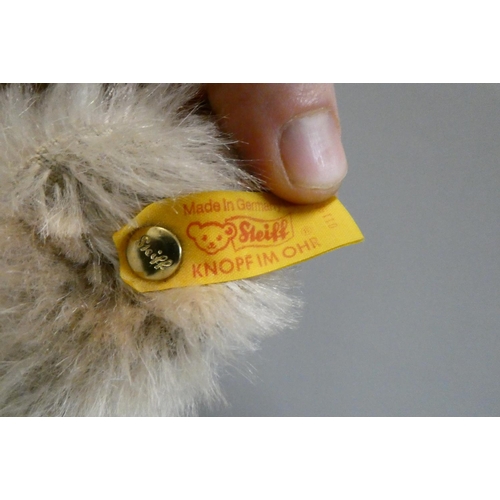 123 - Two Steiff collector's teddy bears, comprising a 10 1/2