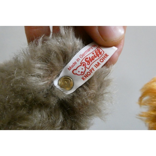 125 - Two Steiff collector's growling teddy bears, comprising a 15 1/2