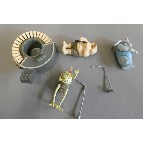 316 - Three Star Wars musicians and a keyboard instrument. Good