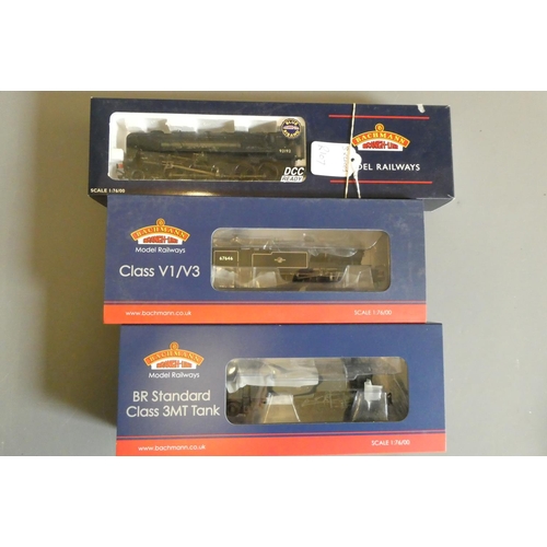 528 - Bachmann 9F in BR black BR1F tender 92192, Class V3 in BR mix traffic 67646 and Class 3MT in weather... 