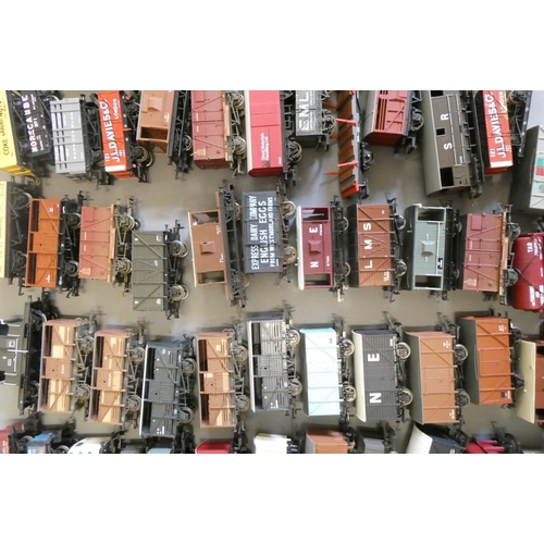 540 - Unboxed goods rolling stock by Bachmann, Hornby and others, most items in good used condition