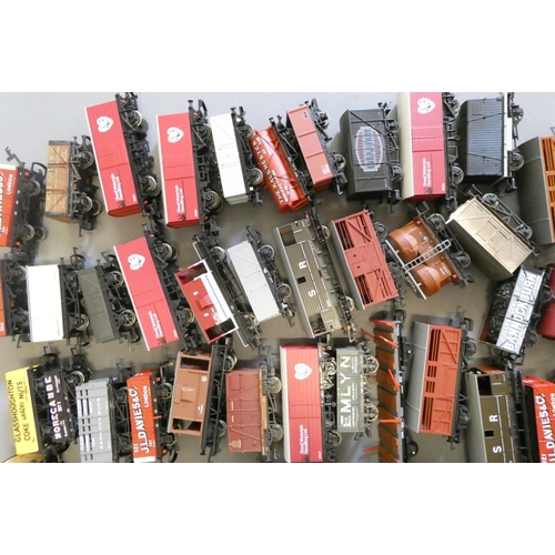 540 - Unboxed goods rolling stock by Bachmann, Hornby and others, most items in good used condition