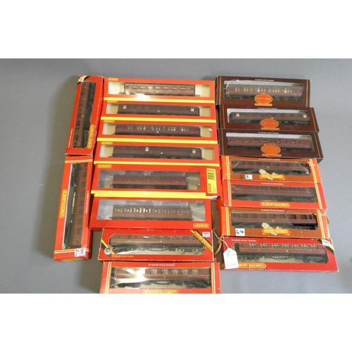 545 - Seventeen Hornby BR red passenger coaches, all items boxed, good to excellent
