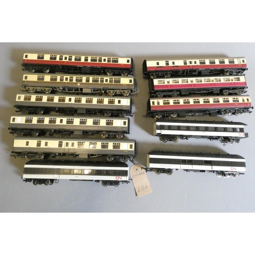 547 - Eleven unboxed coaches by Hornby and others including CPR Set, fair to good