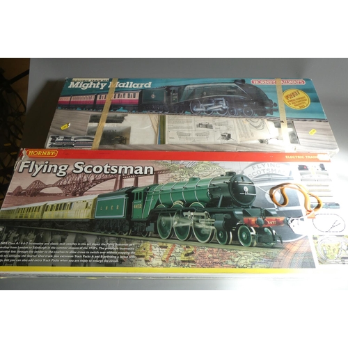 551 - Two Hornby train sets comprising the Flying Scots and Mighty Mallard. Boxes fair, models fair to goo... 
