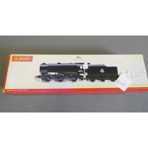 565 - Hornby Class Q1 locomotive finished in British Railways black with early totem 33037, fitted with Ho... 
