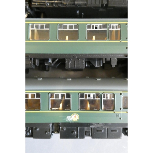585 - Two Lima DUM's Class 119 and 117 finished in BR green, mark on one power car side, some items boxed,... 