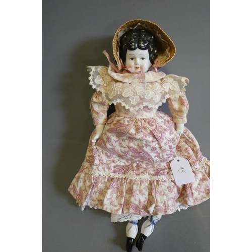 95 - A Victorian china shoulder head doll, with moulded hair, painted features, fabric body, china lower ... 