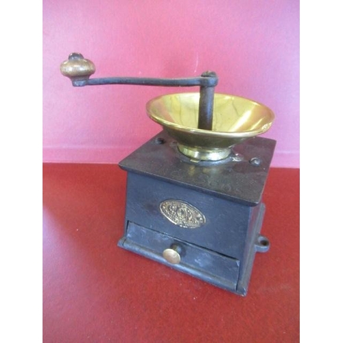 39 - EARLY 20TH CENTURY COFFEE GRINDER