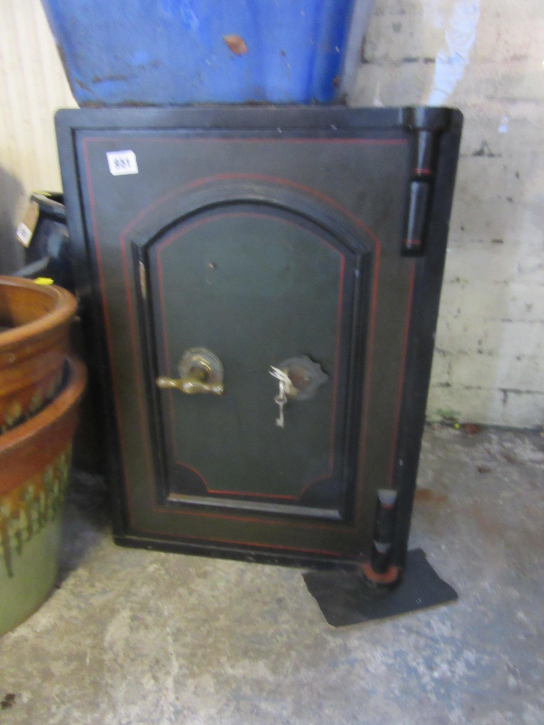 METAL SAFE WITH KEY