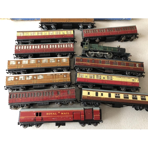 422 - hornby meccano tin plate coaches and trains