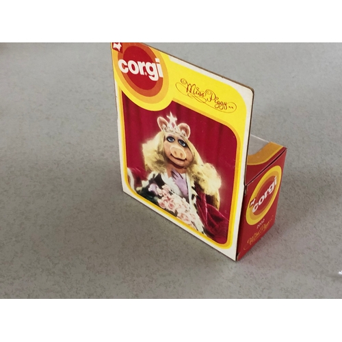 532 - corgi muppet show miss piggy early edition in excellent condition