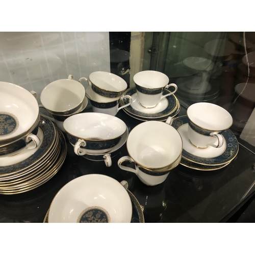 34 - royal doulton carlyle dinner service for full breakdown see pictures