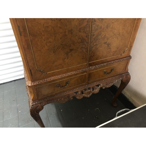 45 - stunning large walnut finish drinks cabinet in excellent condition measures 39