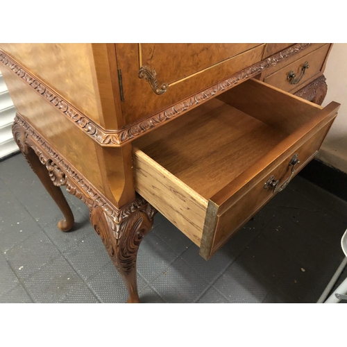 45 - stunning large walnut finish drinks cabinet in excellent condition measures 39