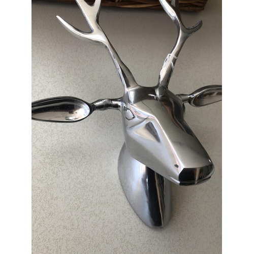 88 - modern metal stag head in very good condition 19