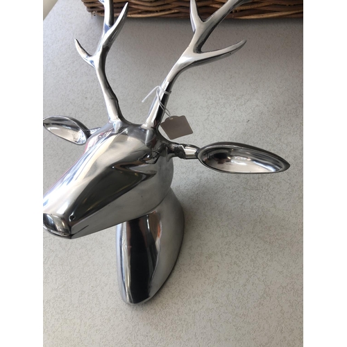 88 - modern metal stag head in very good condition 19