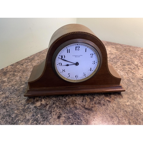 14 - Small wind up mantel clock in great condition and good working order from hewitts of grimsby