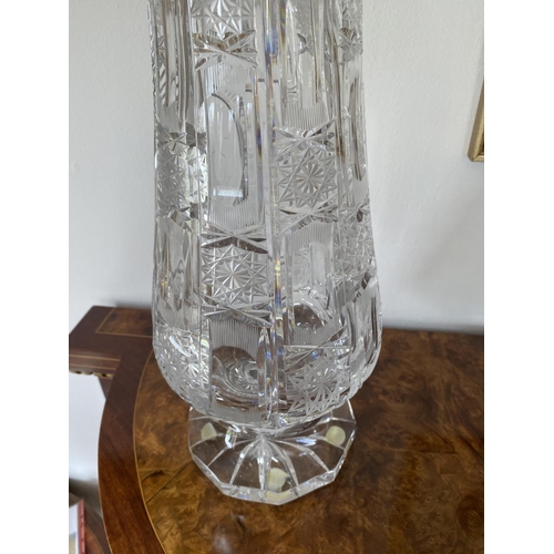 172 - Large lidded crystal vase