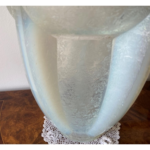 173 - 1930s french art deco heavy opalescent glass corolle vase