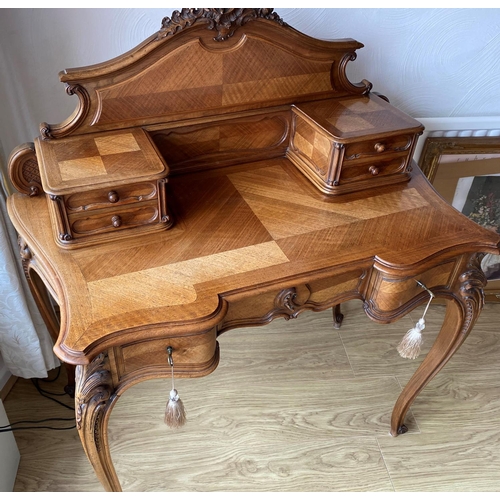 180 - Late 19th century walnut dressing table / desk