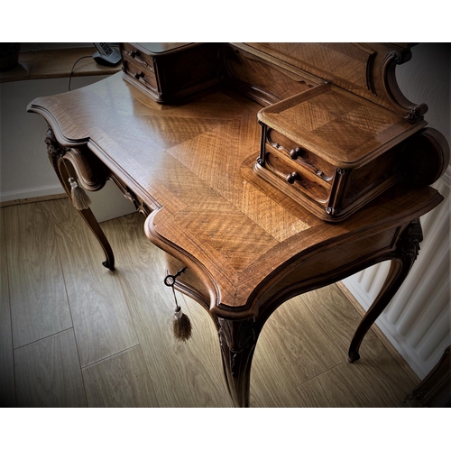 180 - Late 19th century walnut dressing table / desk