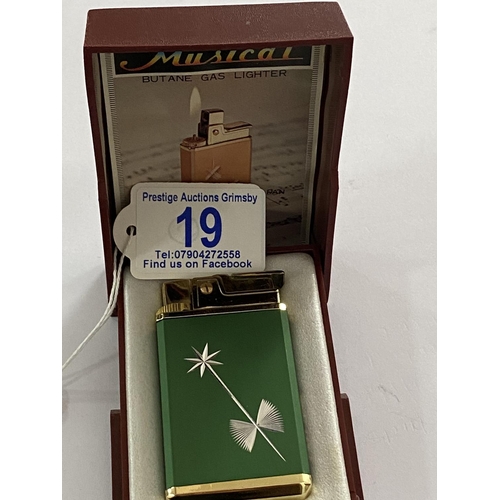 19 - Binalite wind up musical lighter in good condition and great working order. Comes in original case