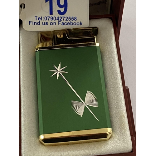 19 - Binalite wind up musical lighter in good condition and great working order. Comes in original case