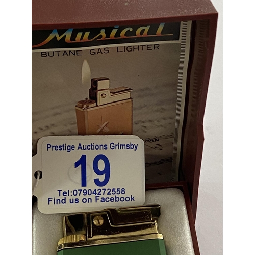 19 - Binalite wind up musical lighter in good condition and great working order. Comes in original case