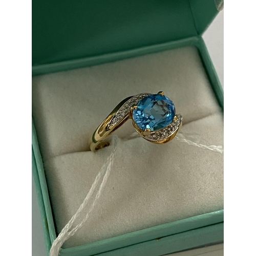 22 - 9ct gold ring with stones size P and a half and weighs 2.8g