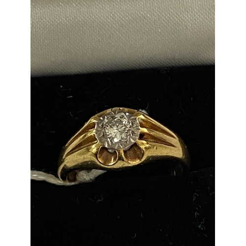 23 - 18ct gold solitare dimond gypsy ring illusion set and a very nice diamond size r and a half and weig... 