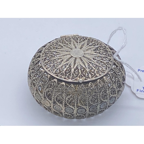 323 - continetal silver filegree basket with stunning detail 29.06g