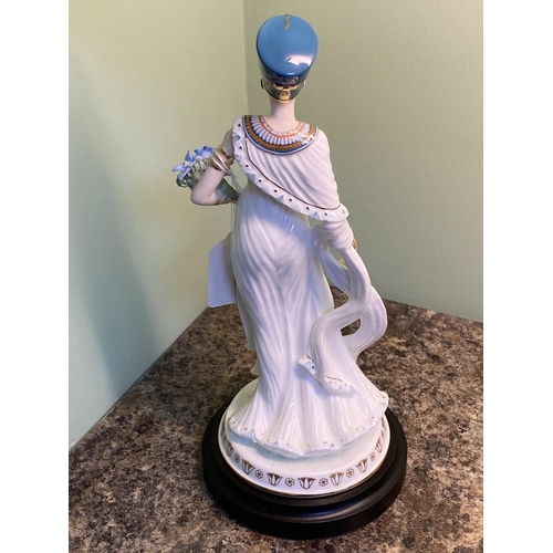 48 - Wedgwood nefertiti figurine boxed with certificate