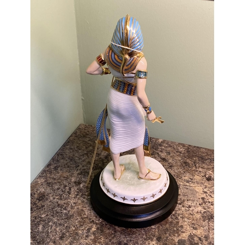 55 - wedgwood tutankhamun figurine boxed with certificate