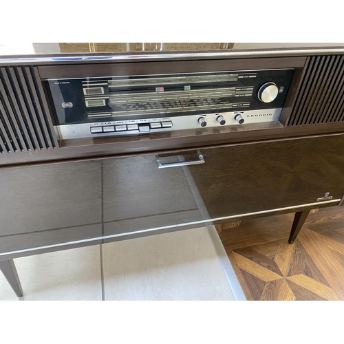 70 - mid century radiogram by grundig with record deck and it sounds great. Measures approx 46.5