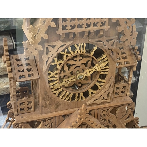 72 - dome top clock as seen in the pictures. The clock is of wooden design and is in good working order. ... 