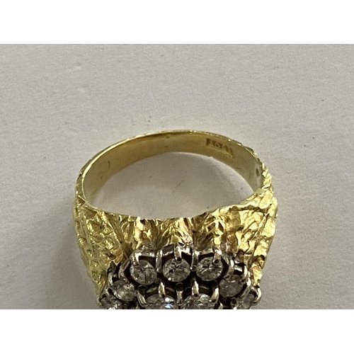 88 - 18ct 2.5ct diamond cluster ring of vintage design and in good condition. 19 diamonds in total all of... 