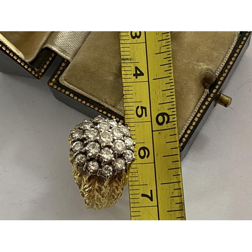 88 - 18ct 2.5ct diamond cluster ring of vintage design and in good condition. 19 diamonds in total all of... 