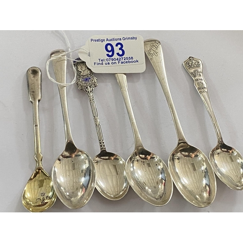 93 - assorted sterling silver spoons which weigh 105g