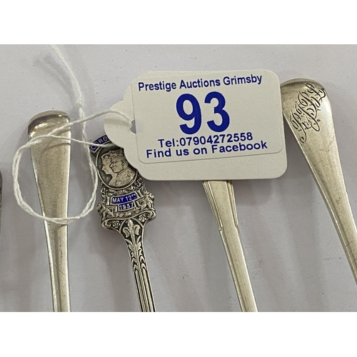 93 - assorted sterling silver spoons which weigh 105g