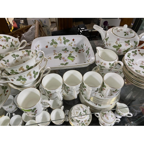 104 - STUNNING LARGE COLLECTION OF WEDGEWOOD WILD STRAWBERRY CONSISTING OF LARGE COFFEE POT, 10 SOUP COUPS... 