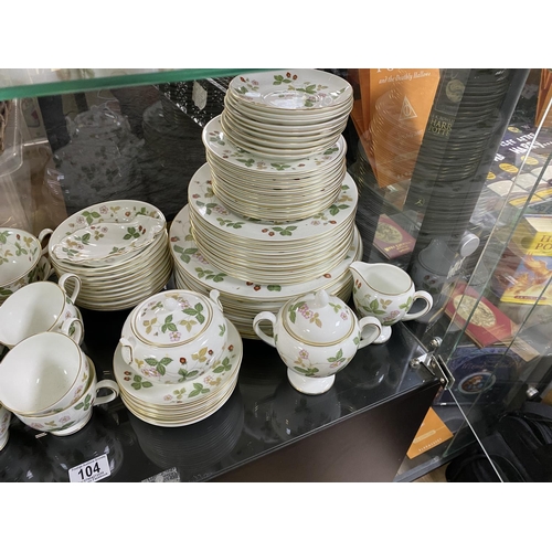 104 - STUNNING LARGE COLLECTION OF WEDGEWOOD WILD STRAWBERRY CONSISTING OF LARGE COFFEE POT, 10 SOUP COUPS... 