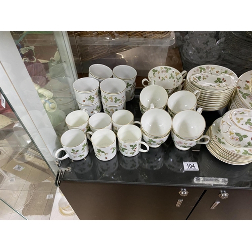 104 - STUNNING LARGE COLLECTION OF WEDGEWOOD WILD STRAWBERRY CONSISTING OF LARGE COFFEE POT, 10 SOUP COUPS... 